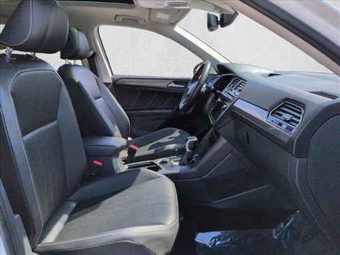 Certified 2023 Volkswagen Tiguan SE w/ Panoramic Sunroof Package AWD/4WD image 23