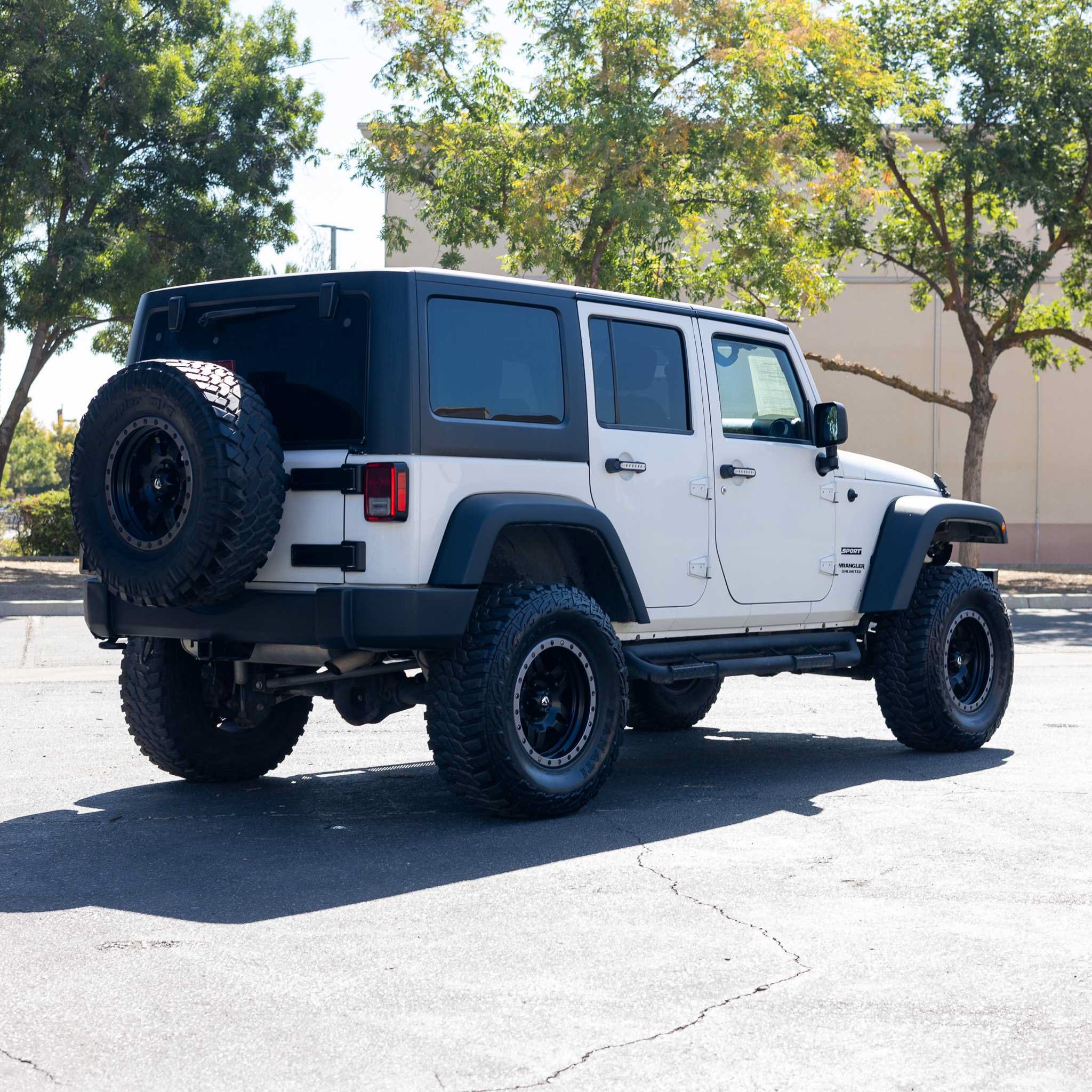 Used 2015 Jeep Wrangler Unlimited Sport w/ Connectivity Group AWD/4WD image 7