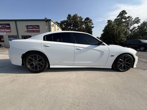 Used 2019 Dodge Charger Scat Pack w/ Plus Group RWD image 4