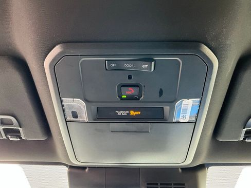 Used 2025 Toyota Tacoma TRD Off-Road image 15