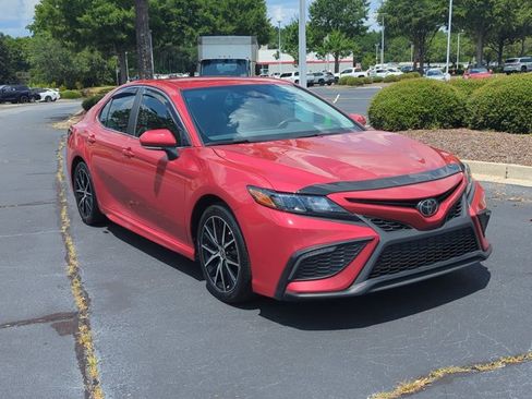 Used 2023 Toyota Camry SE FWD image 3