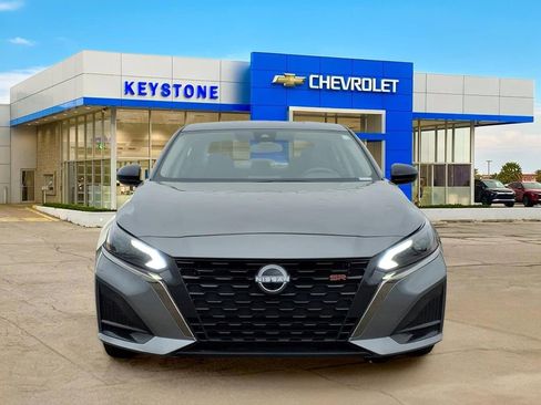 Used 2024 Nissan Altima 2.5 SR FWD image 2