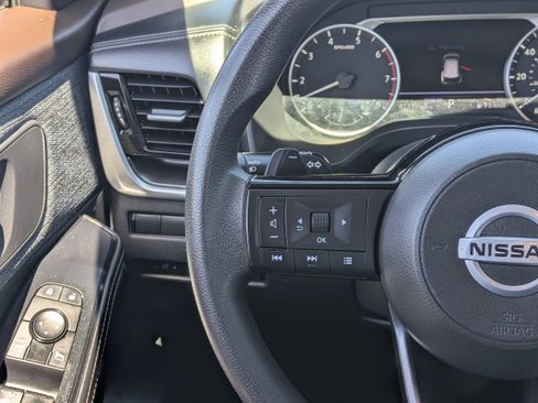 Used 2021 Nissan Rogue SV FWD image 23