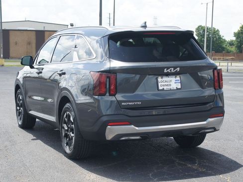 Used 2024 Kia Sorento S FWD image 17