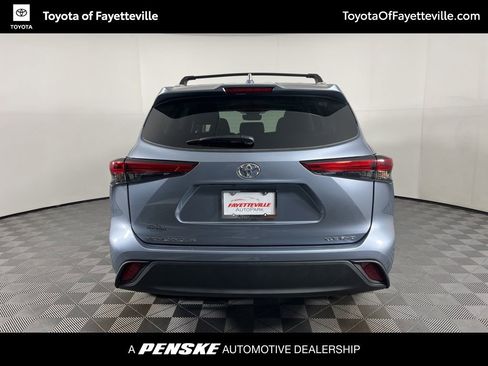 Used 2023 Toyota Highlander XLE AWD/4WD image 15