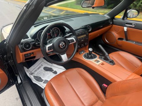 Used 2006 MAZDA MX-5 Miata Grand Touring image 23