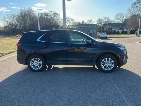 Used 2024 Chevrolet Equinox LT image 2