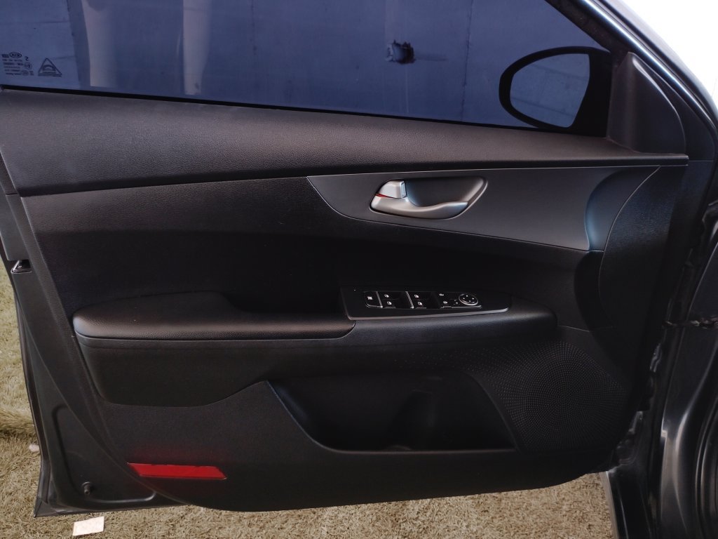 Used 2020 Kia Forte LXS FWD image 20