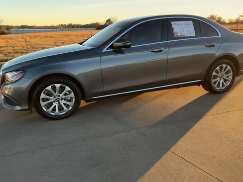 Used 2018 Mercedes-Benz E 300 4MATIC image 5