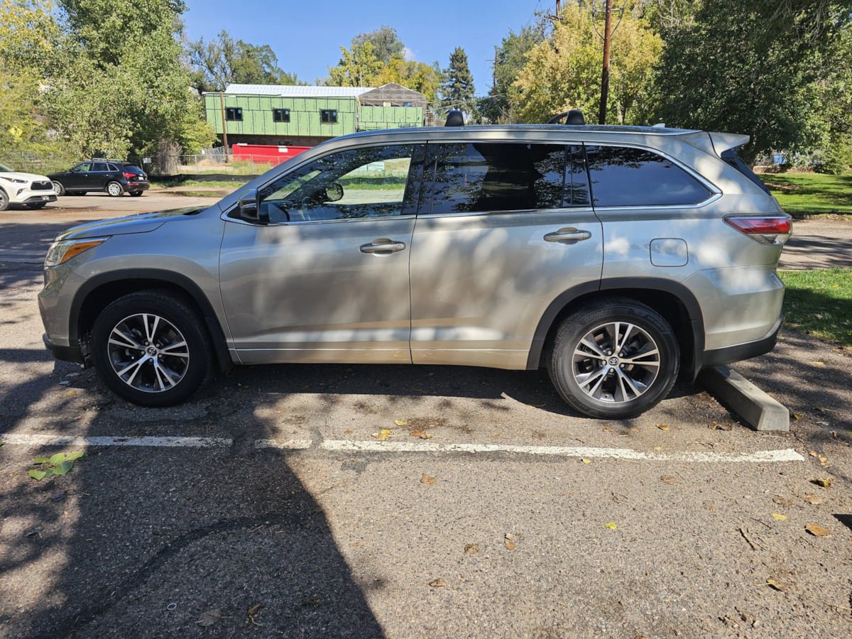 Used 2016 Toyota Highlander XLE AWD/4WD image 2
