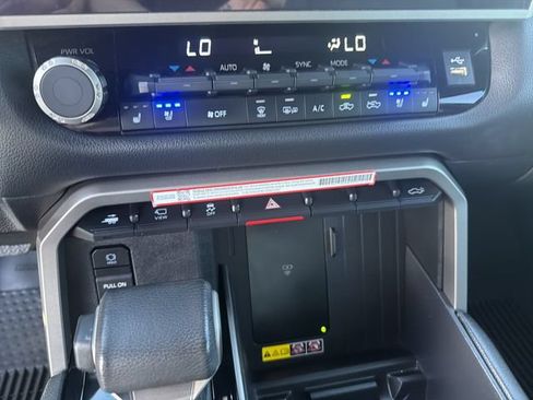 Used 2025 Toyota Tundra Limited AWD/4WD image 22