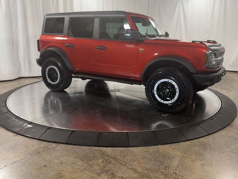 Used 2024 Ford Bronco Badlands image 2