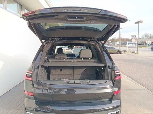 Certified 2025 BMW X7 M60i image 8