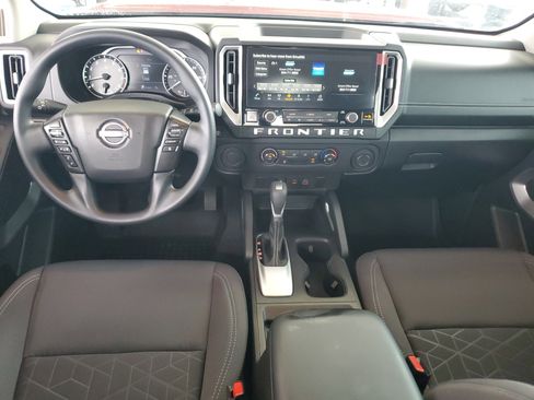 Used 2025 Nissan Frontier SV image 15