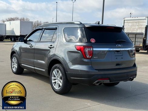 Used 2018 Ford Explorer XLT image 7