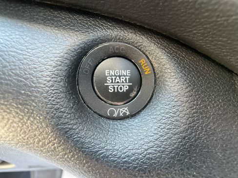 Used 2022 Jeep Cherokee Latitude Lux w/ Sun & Sound Group AWD/4WD image 28