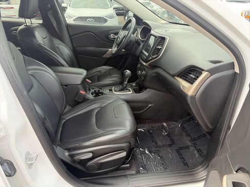 Used 2018 Jeep Cherokee Limited AWD/4WD image 25