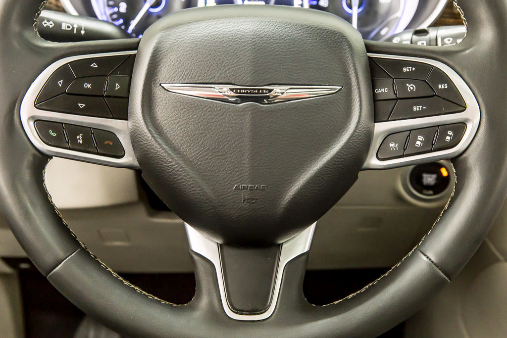 Used 2022 Chrysler Pacifica Limited FWD image 24