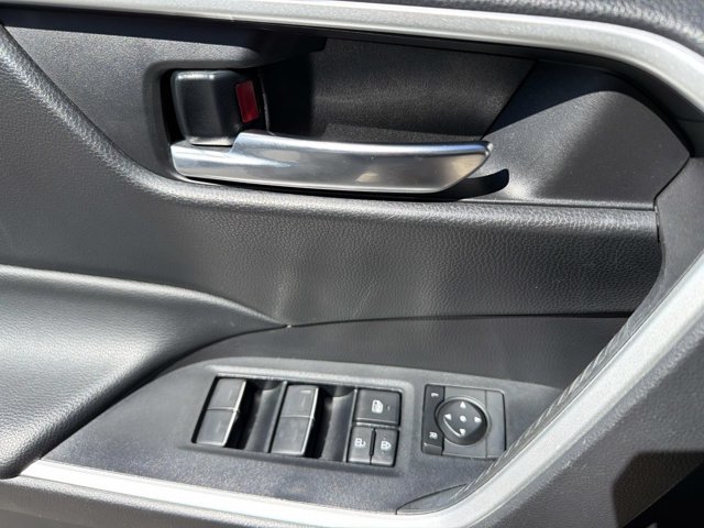 Used 2022 Toyota RAV4 XLE Premium FWD image 8