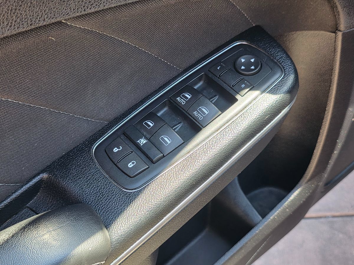 Used 2016 Dodge Charger R/T RWD image 28