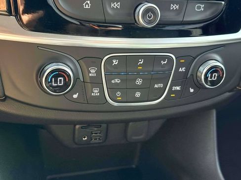 Used 2020 Chevrolet Traverse LT w/ LT Premium Package AWD/4WD image 30
