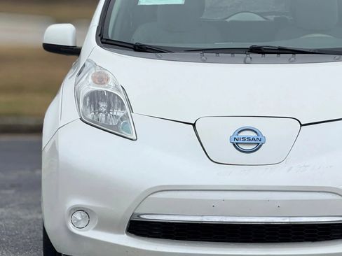 Used 2015 Nissan Leaf SV image 13