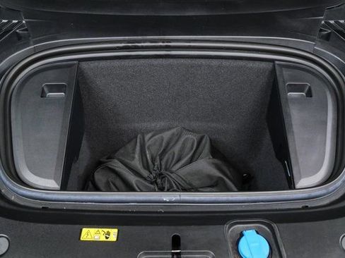 Used 2023 Audi e-tron GT Prestige image 34