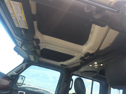 Used 2021 Jeep Wrangler Unlimited Rubicon AWD/4WD image 12