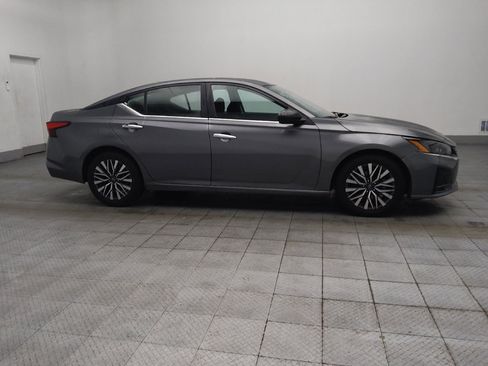 Used 2025 Nissan Altima 2.5 SV FWD image 11
