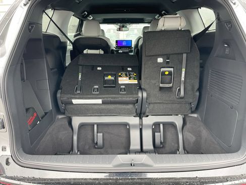 Used 2026 Toyota Sienna XSE FWD image 17