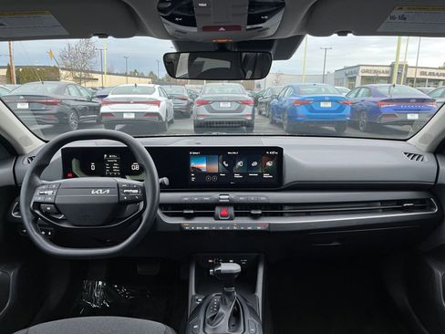 Used 2025 Kia K4 LXS image 32