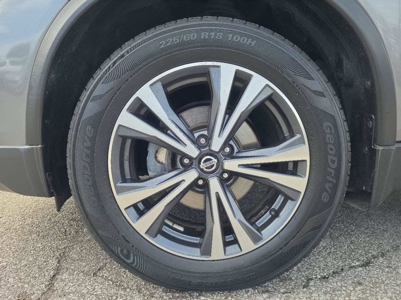 Used 2018 Nissan Rogue SL w/ Premium Package AWD/4WD image 9