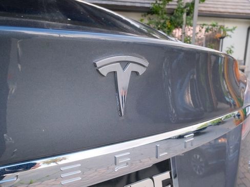 Used 2017 Tesla Model S 100D image 45