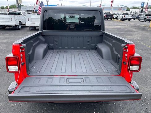 Used 2024 Jeep Gladiator Sport AWD/4WD image 4