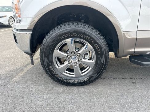 Used 2019 Ford F150 Lariat image 13