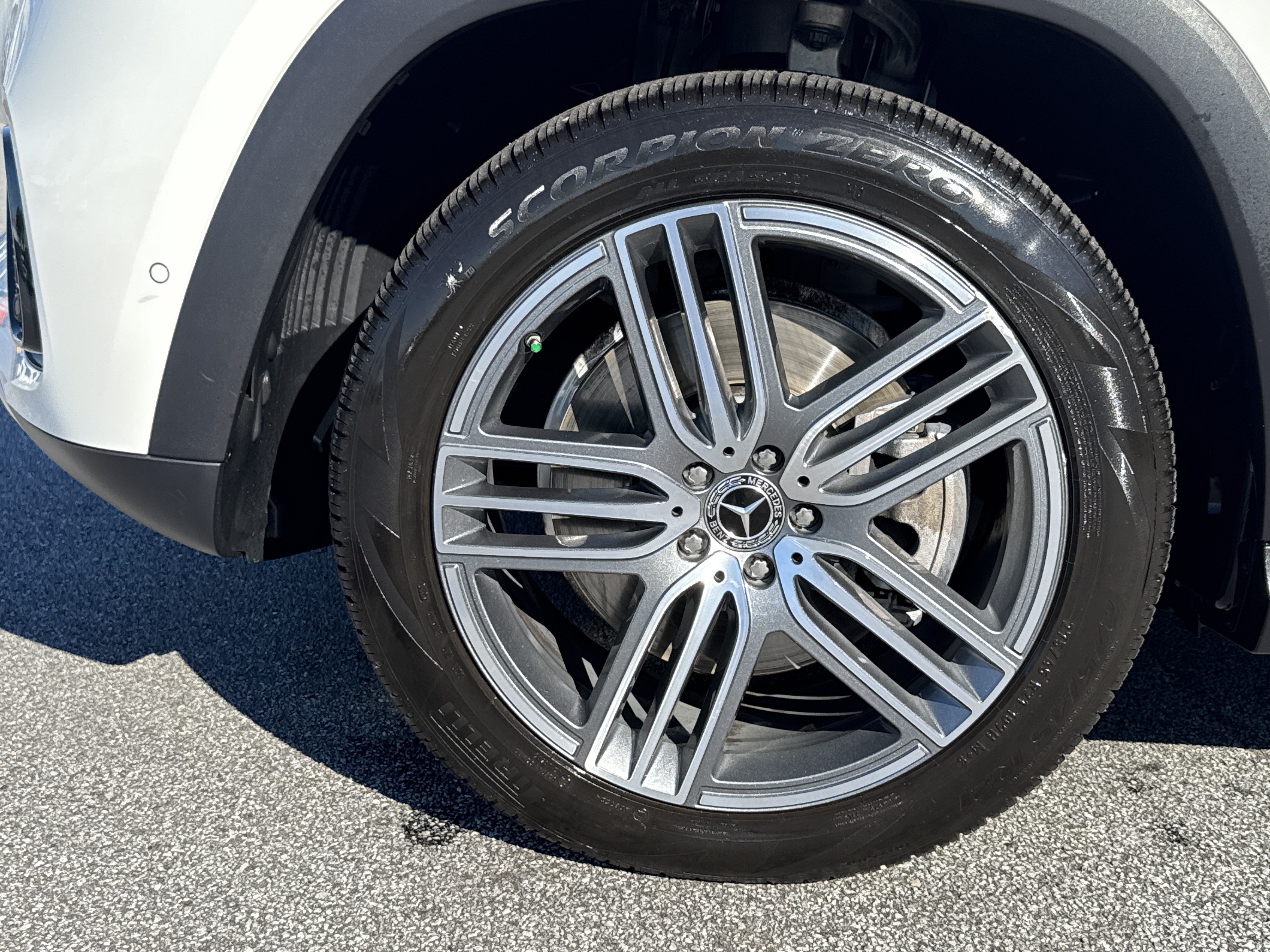 Used 2025 Mercedes-Benz GLS 450 4MATIC image 13