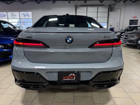 Used 2023 BMW 760i xDrive w/ Luxury Rear Seating Package image 5