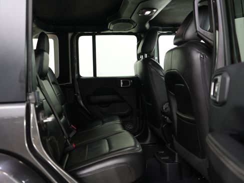 Used 2018 Jeep Wrangler Unlimited Sahara AWD/4WD image 12