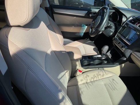 Used 2017 Subaru Outback 2.5i Premium image 11