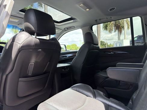 Used 2019 Cadillac Escalade ESV Luxury RWD image 21