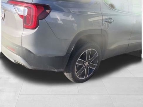 Used 2023 GMC Acadia SLT w/ Technology Package image 17