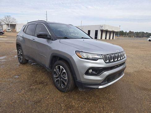 Used 2022 Jeep Compass Limited image 7