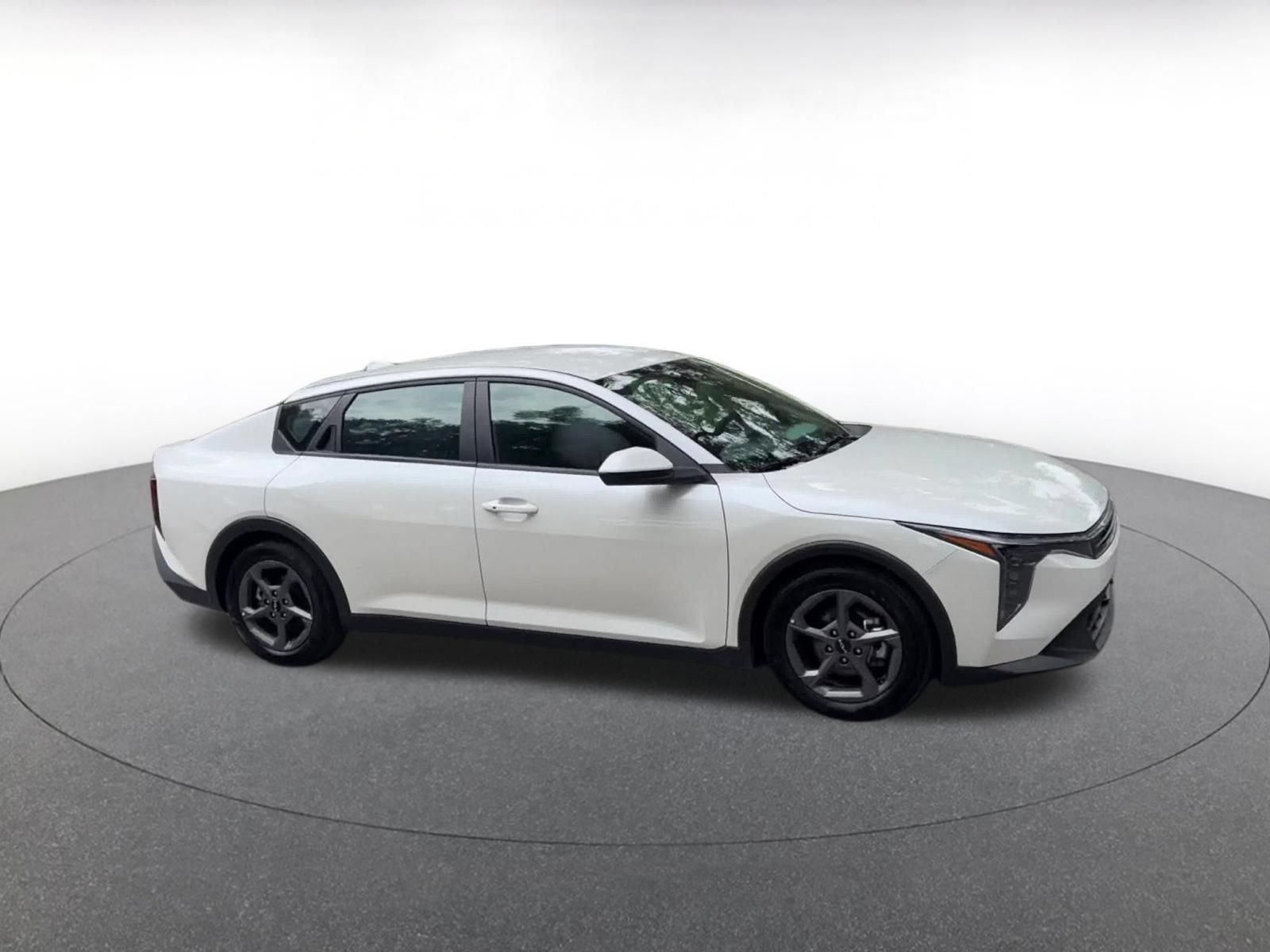 Used 2025 Kia K4 FWD image 2