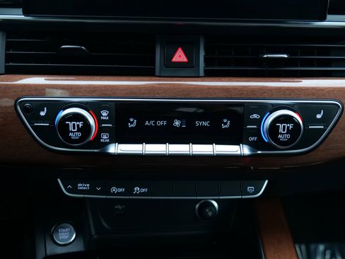 Used 2022 Audi A4 2.0T Premium image 29