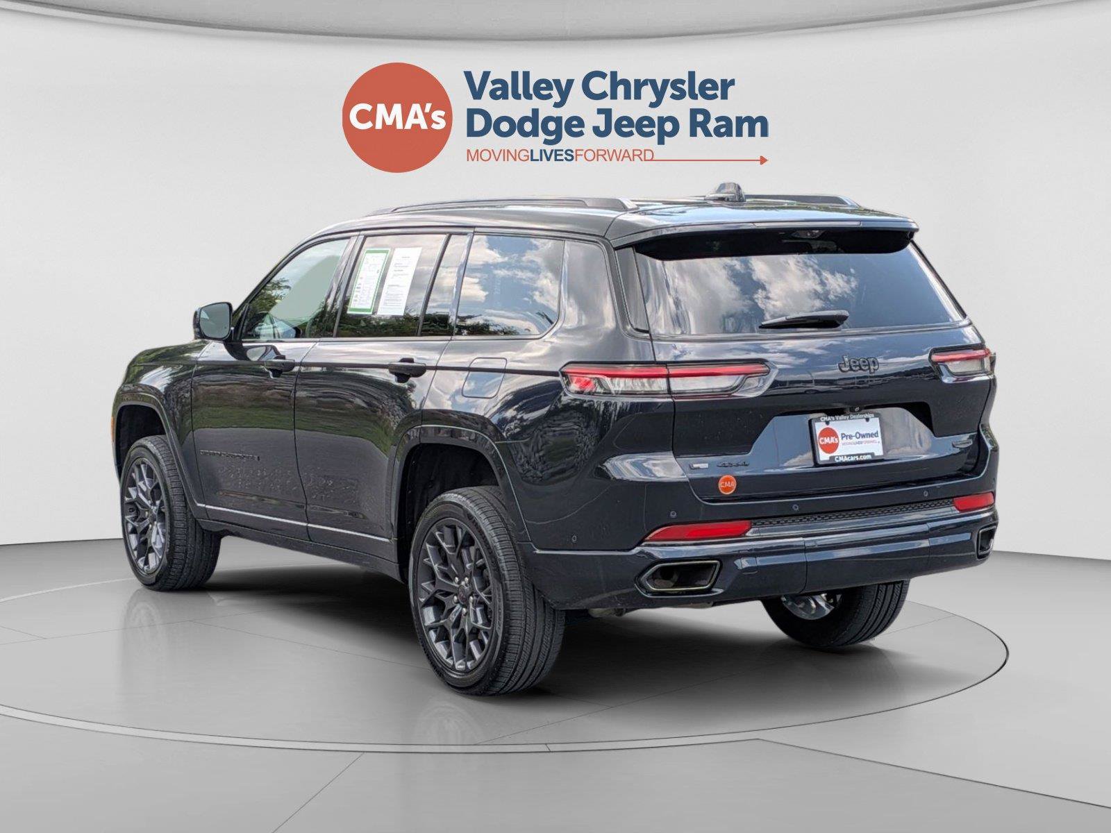 Used 2023 Jeep Grand Cherokee L Summit AWD/4WD image 3