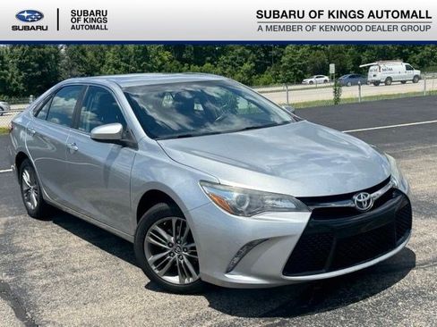 Used 2015 Toyota Camry SE FWD image 1