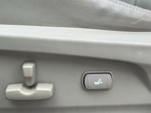 Used 2011 Subaru Outback 2.5i Limited image 12