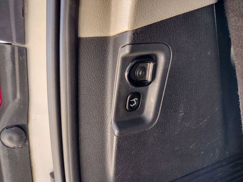 Used 2008 Jeep Commander Limited w/ Trailer Tow Group IV AWD/4WD image 26