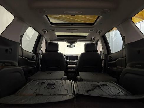 Used 2022 GMC Acadia AT4 w/ GMC Pro Grade Package AWD/4WD image 15