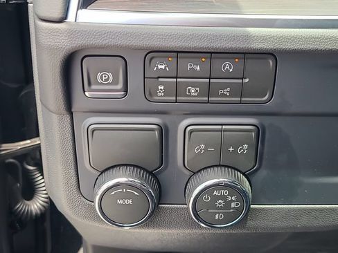 New 2026 Chevrolet Suburban LT w/ Comfort Package RWD image 27